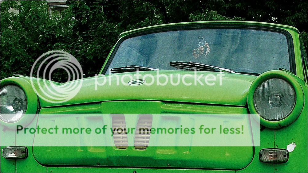 http://i523.photobucket.com/albums/w351/paul_kkllee/trabi.jpg